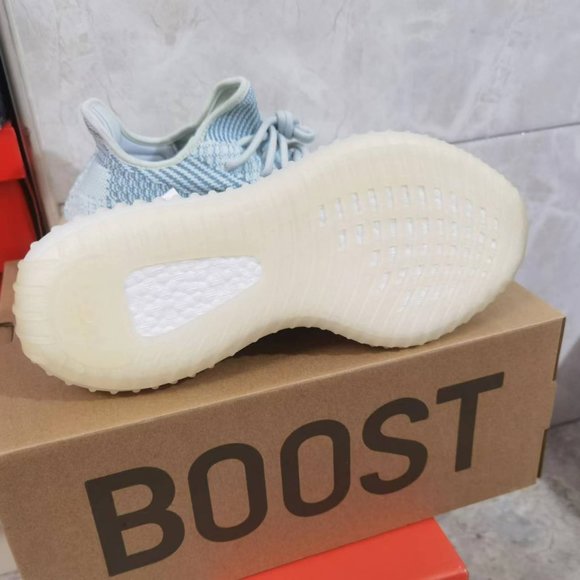 Size 9.5 - adidas Yeezy Boost 350 V2 Cloud White Reflective - Picture 6 of 8